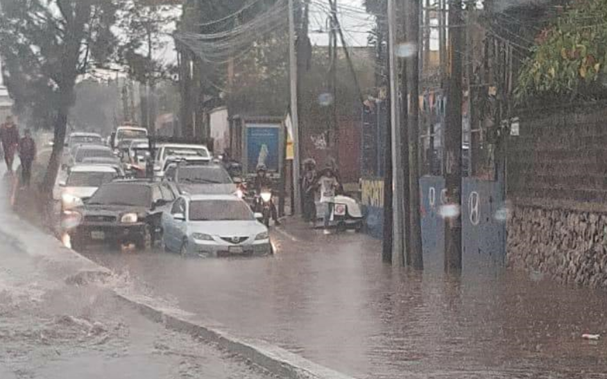 Inundaciones en la calzada Aguilar Batres