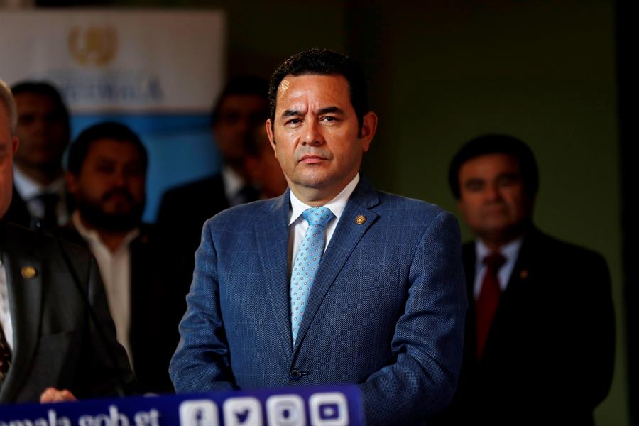 Jimmy Morales critica la novela "Tiempos Recios" de Vargas Llosa