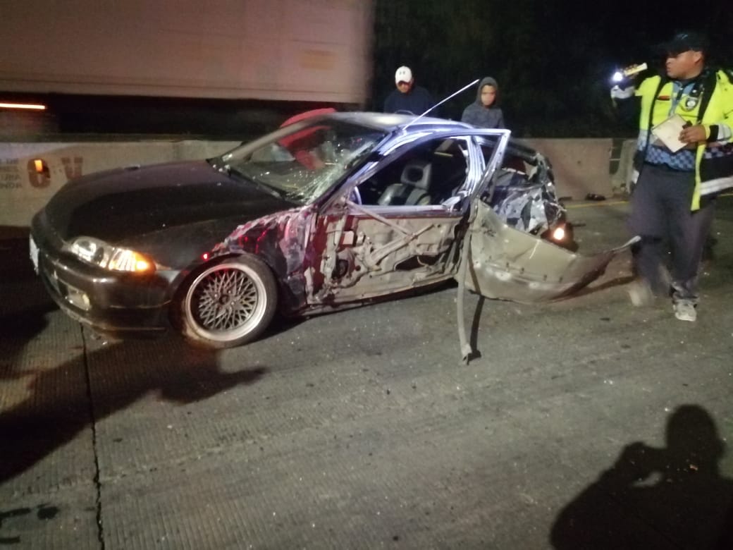 Cuesta de Villalobos bloqueada por choque entre tráiler y cuatro vehículos