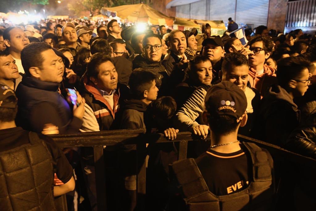 disturbios fuera del estadio