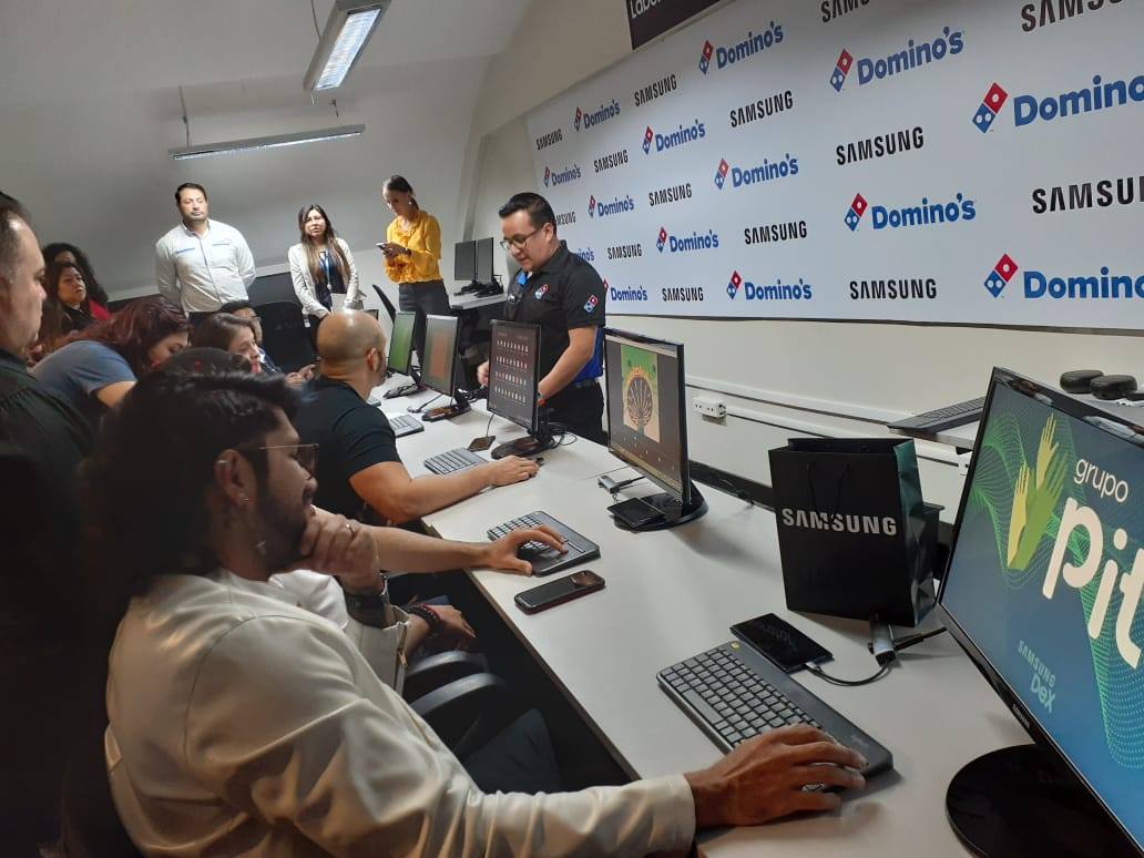 Samsung y Domino's Guatemala