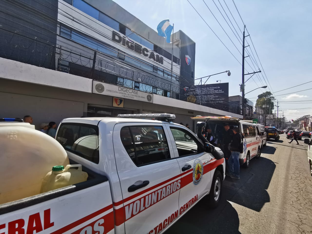 Hombre llegó a registrar escopeta a Digecam, se le dispara y hiere a cinco