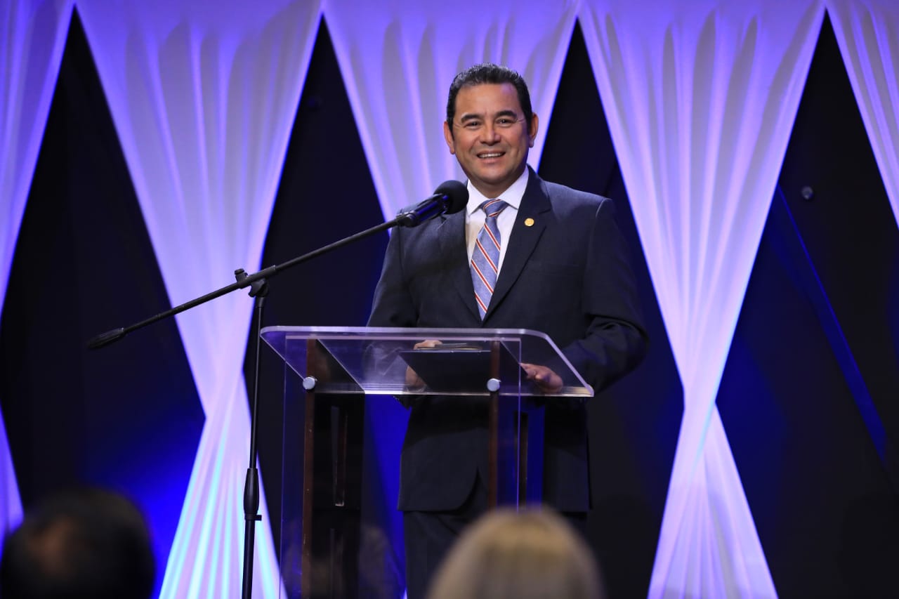 Jimmy Morales dice que ha sido el presidente más orado de la historia