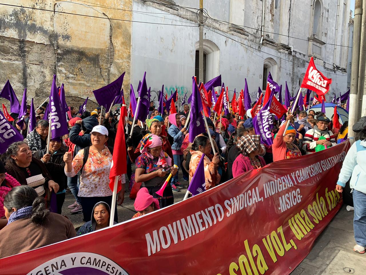 ”Madres Cuidadoras” manifiestan frente a la Onsec exigiendo la creación de la especialidad