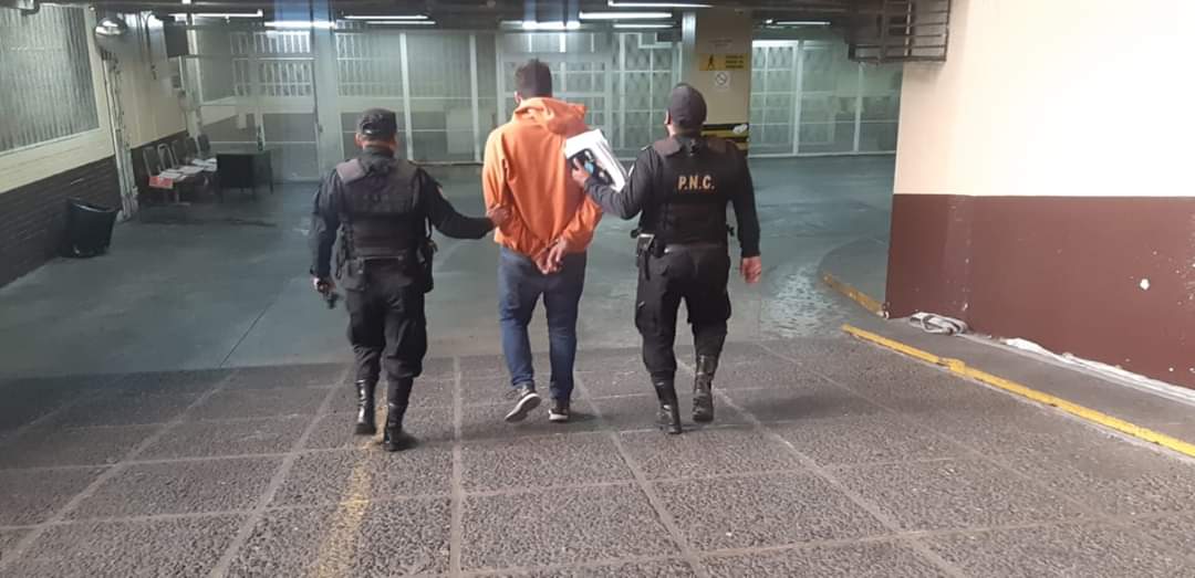 Capturan a hombre después de 10 cuadras de persecución