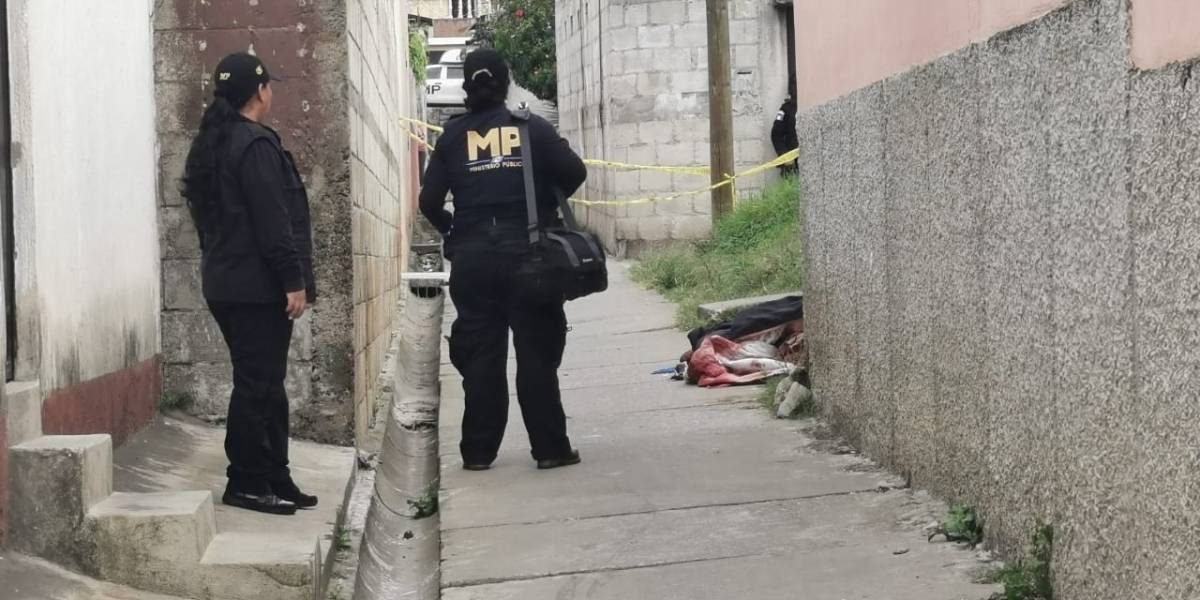 Localizan cadáver de mujer con múltiples puñaladas