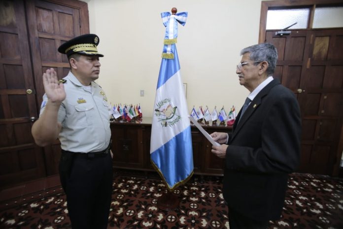 Juramentan a nuevo Director General de la Policia Nacional Civil