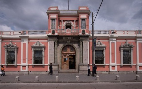 TSE quita suspensión a la UNE.