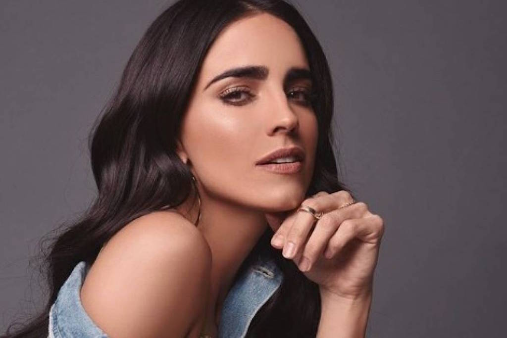 Bábara de Regil muestra sus pechos