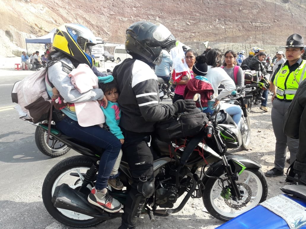 Motorista detenido por llevar niños en la Caravana del Zorro.