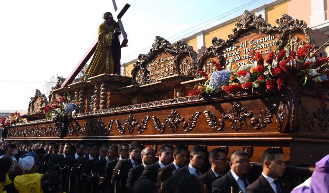 Jesús Nazareno del Consuelo recorre las calles del Centro Histórico