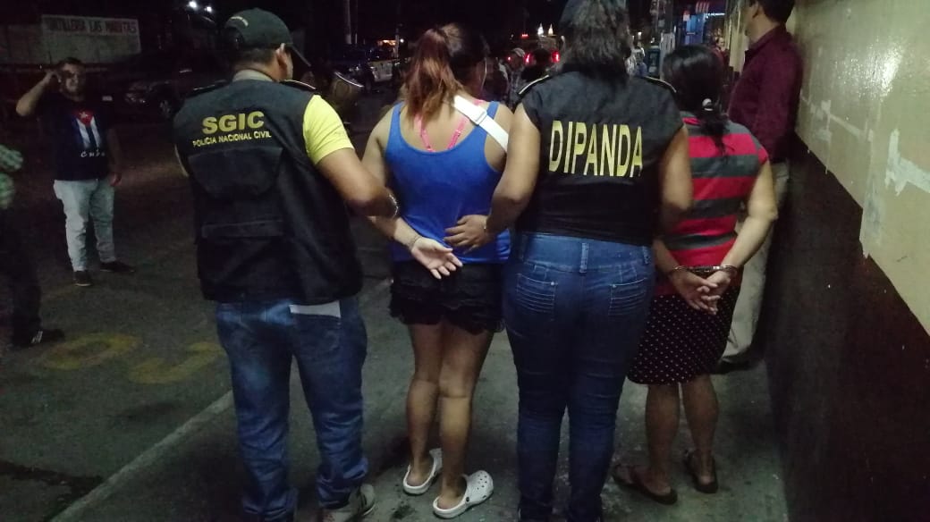 Abuela y nieta capturadas señaladas de integrar banda de extorsionistas