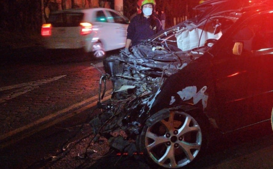 Aparatoso accidente deja dos heridos y un muerto