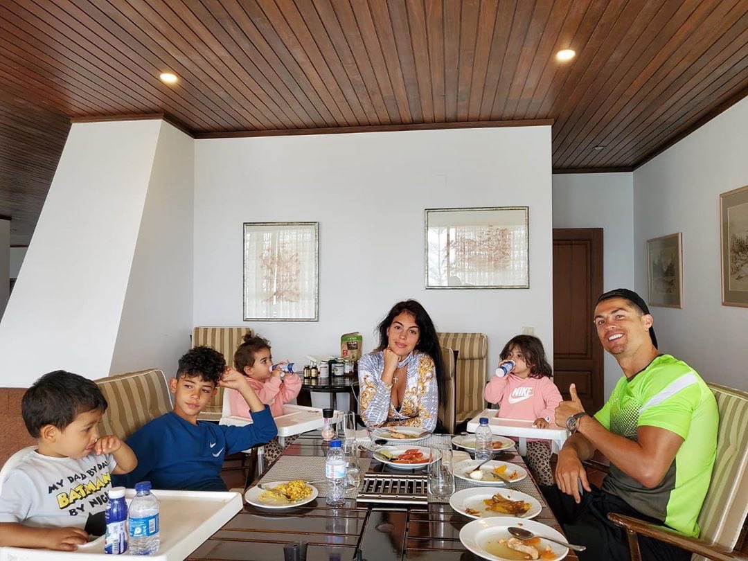 Cristiano Ronaldo y su familia, Domingo de Resurección