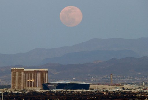 Imágenes de la superluna del martes alrededor del mundo