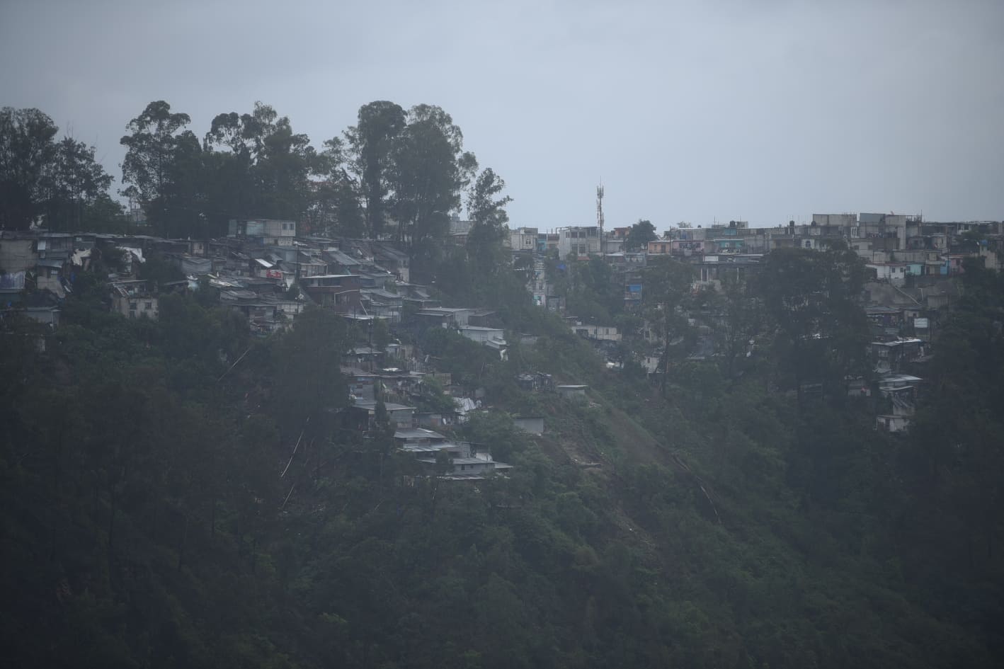 VIDEO | Asentamientos bajo la lluvia permanente por efectos de ‘Amanda’