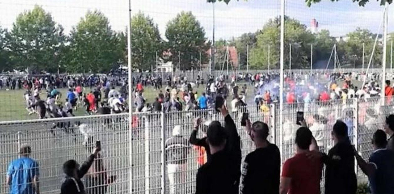 VIDEO | Más de 400 personas rompen confinamiento para presenciar partido de futbol clandestino en Francia