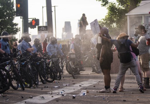 Minneapolis protestas violentas por la muerte de un afroamericano