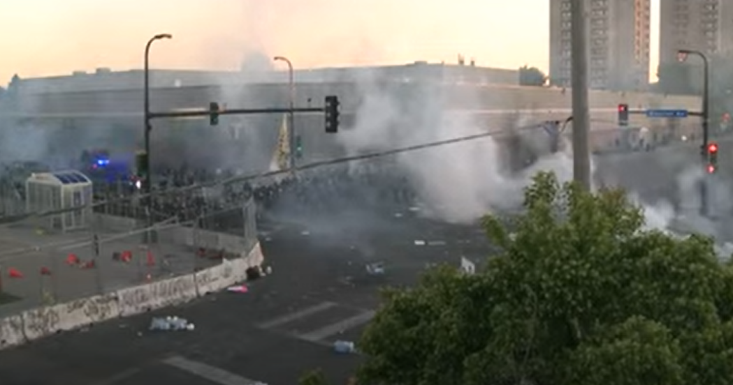 Escalada de protestas contra la violencia policial y el racismo sacude EEUU