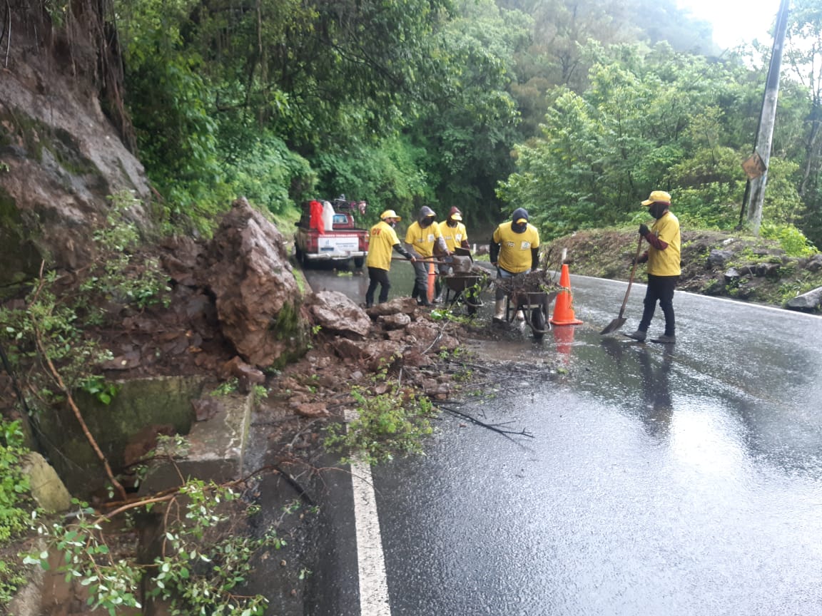 Reportan varios incidentes provocados por las lluvias de tormenta Amanda