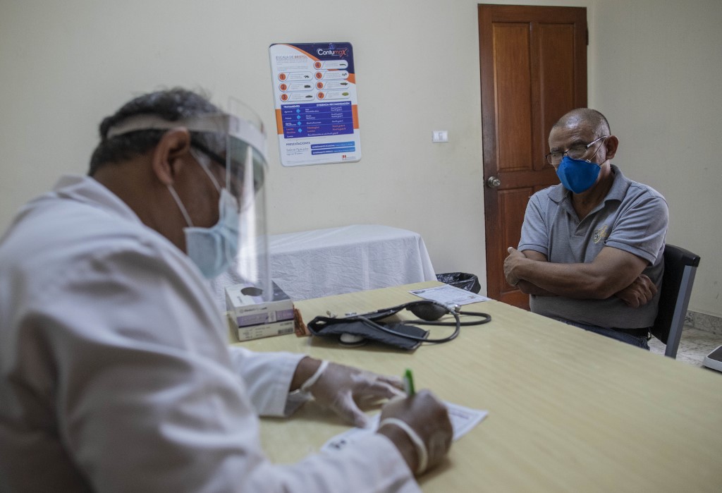 Despiden a médicos por criticar manejo de la pandemia en Nicaragua