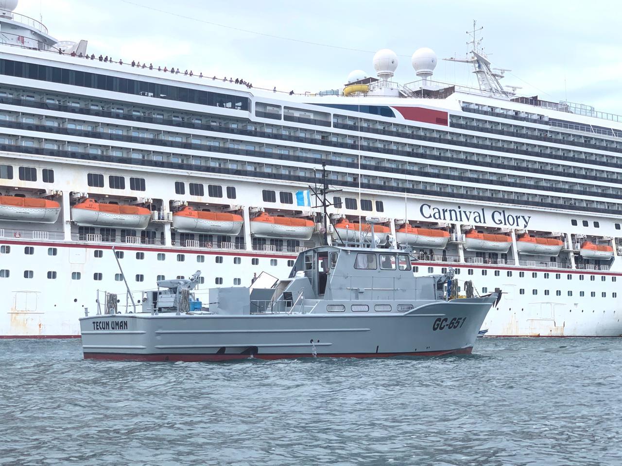 Barco de la Marina de Defensa ayudó a guatemaltecos a evacuar crucero