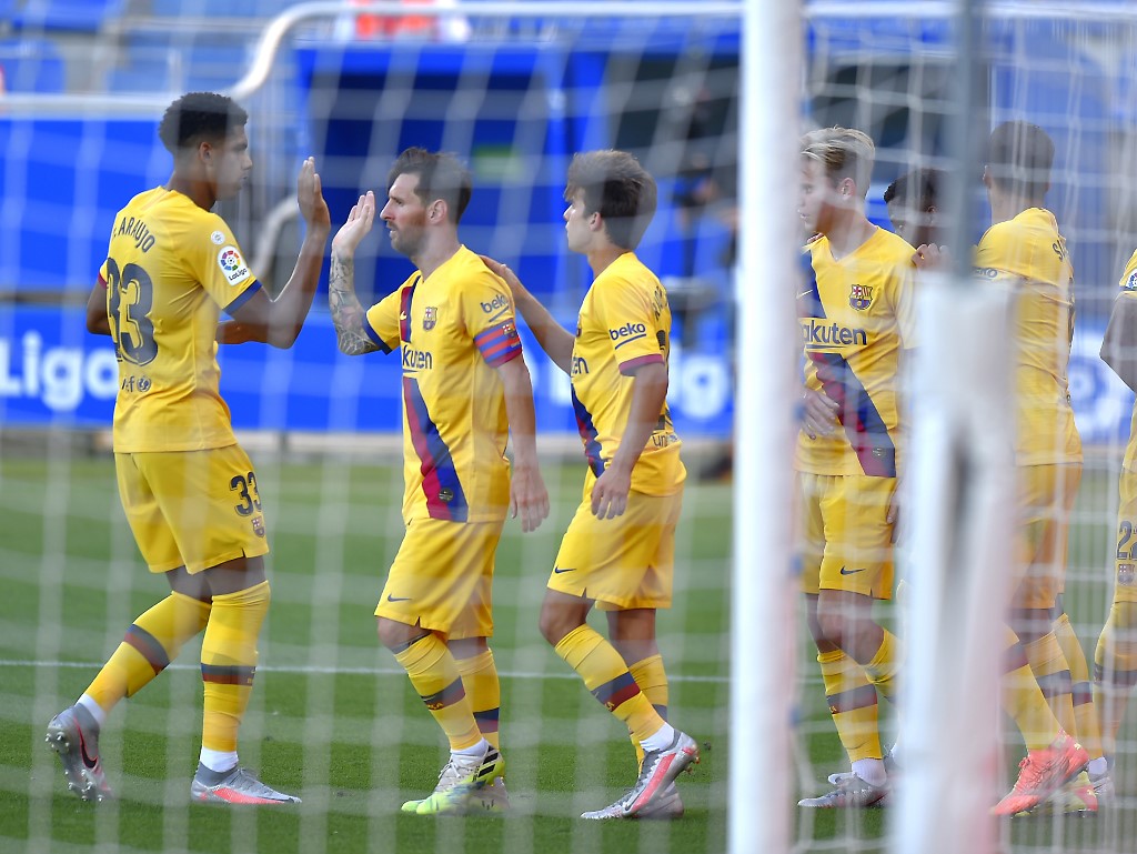 Barcelona golea al Alavés