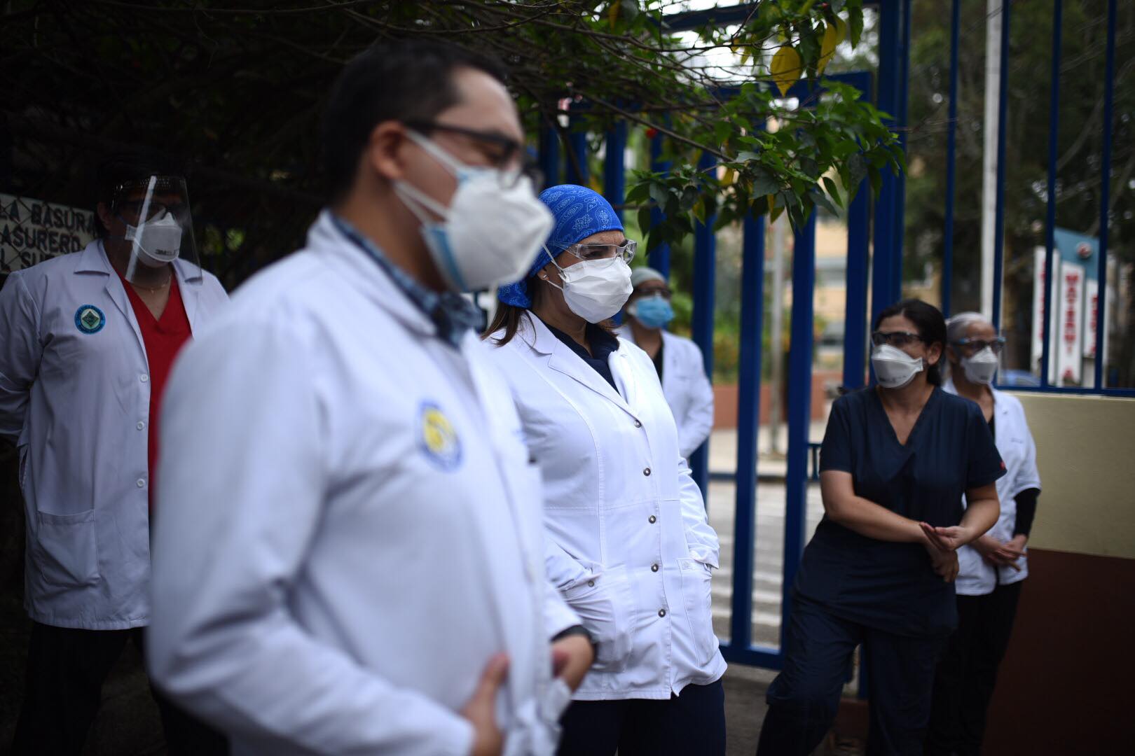 médicos del hospital Roosevelt solicitan audiencia con el Presidente y la Ministra de Salud