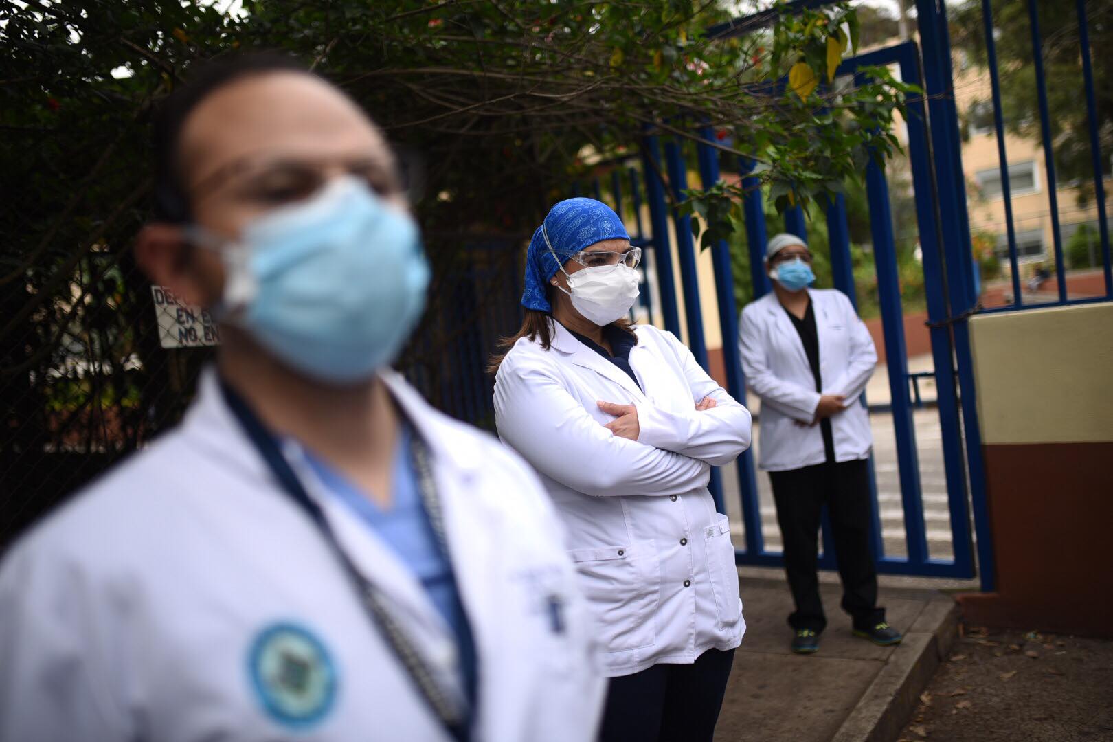 médicos del hospital Roosevelt solicitan audiencia con el Presidente y la Ministra de Salud