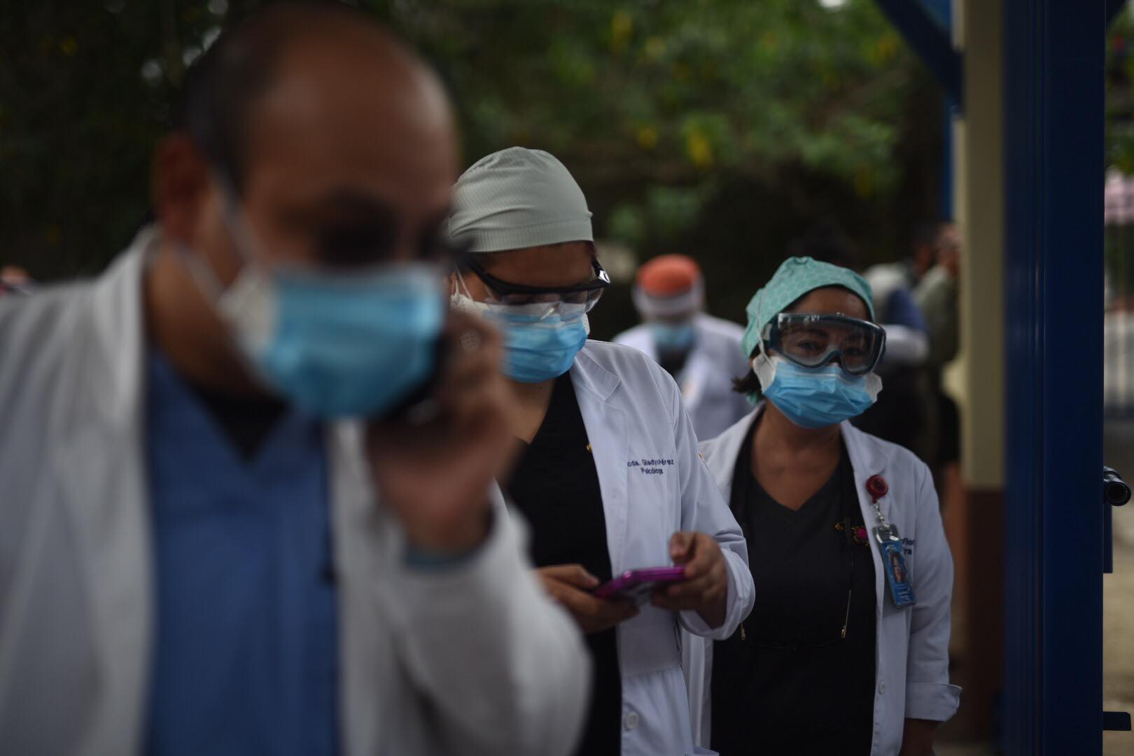 médicos del hospital Roosevelt solicitan audiencia con el Presidente y la Ministra de Salud