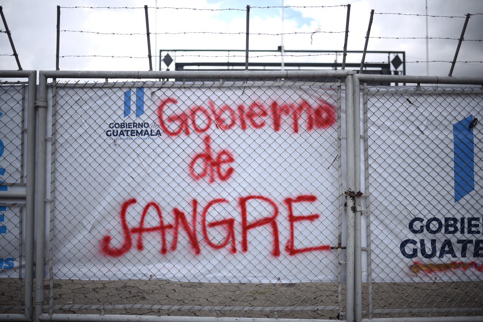 Colocan mensajes contra el Gobierno en hospital del Parque de la Industria