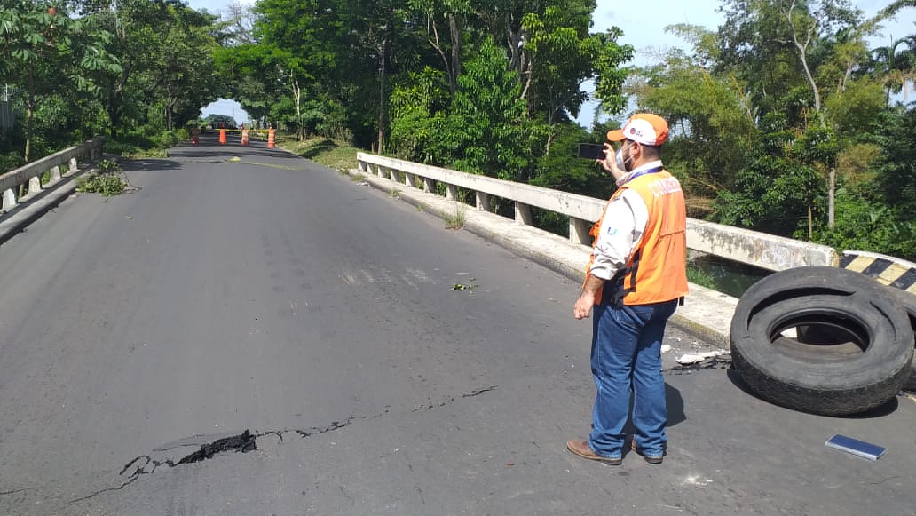 Lluvias generan colapso de puente en Escuintla