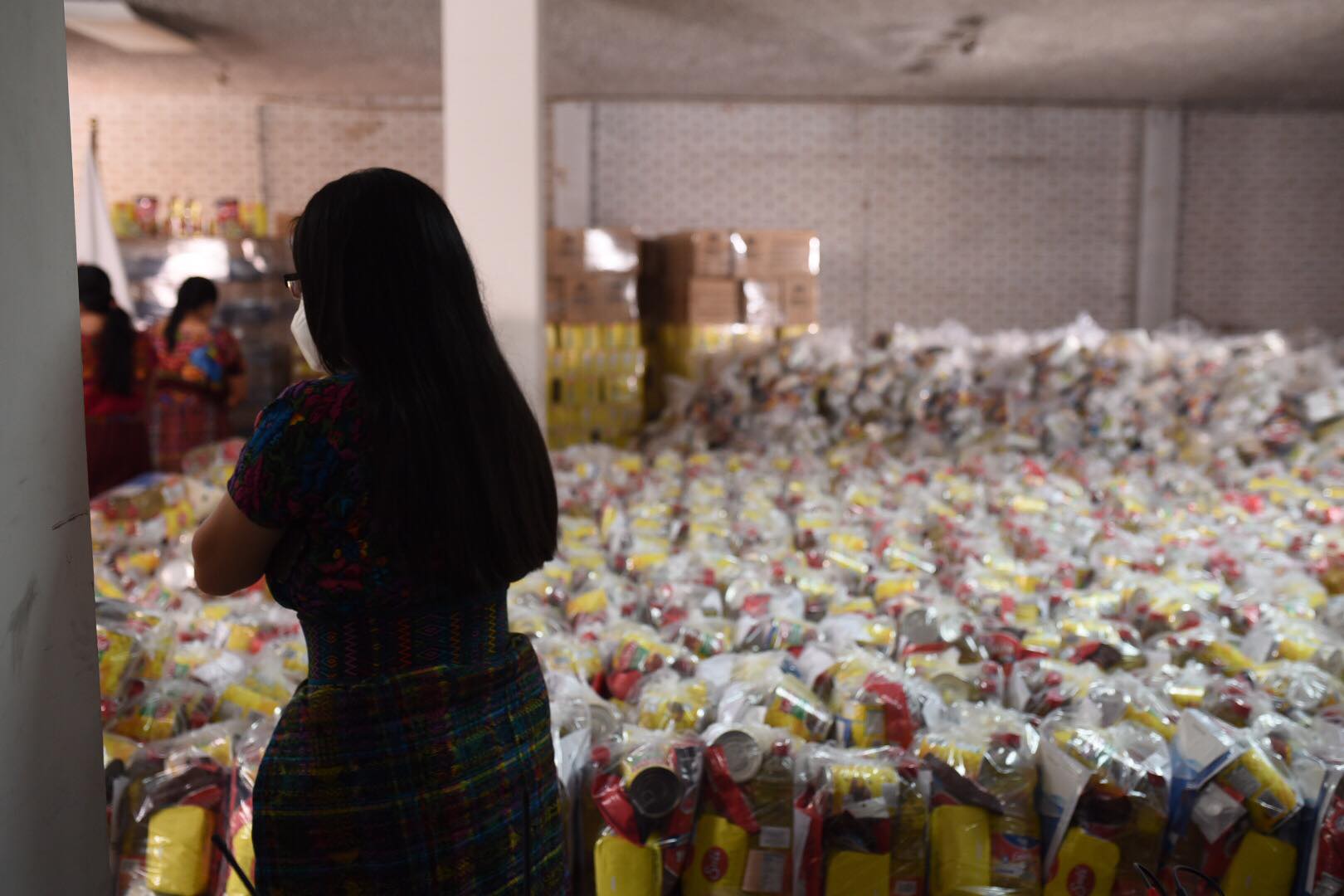 Cámara de Comercio y vicepresidente Guillermo Castillo entregan donación de alimentos