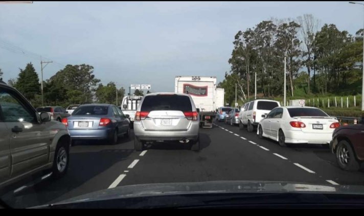 Congestionamiento en la autopista Palín-Escuintla