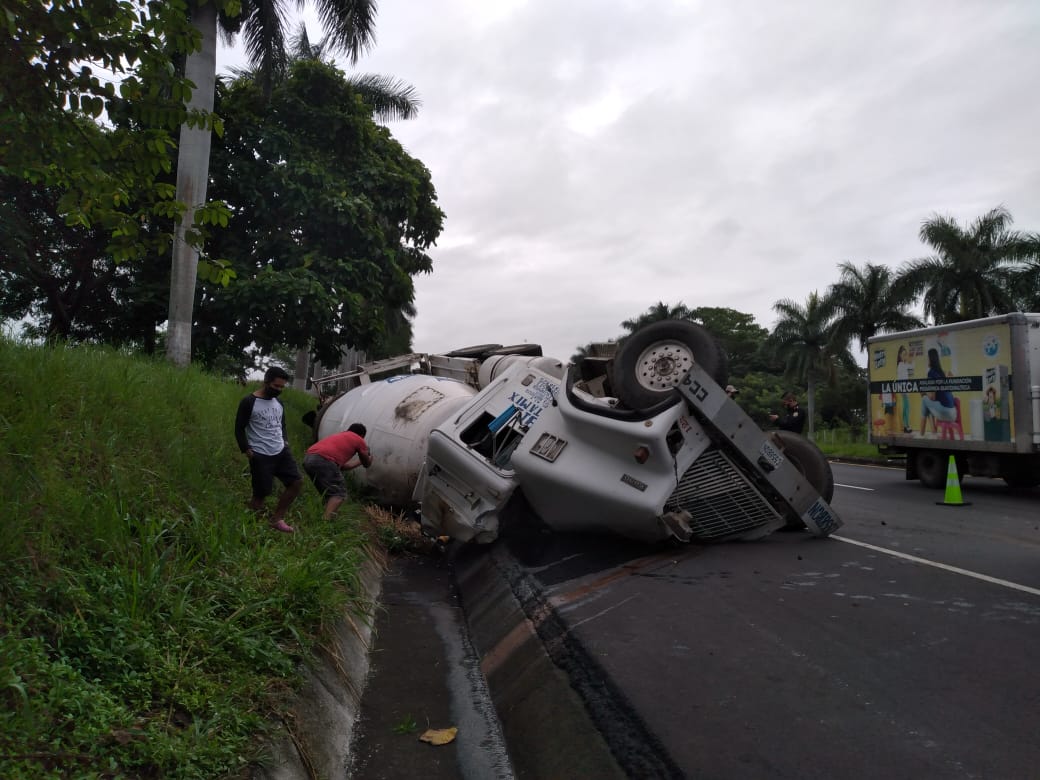 piloto de camión muere en autopista Palín-Escuintla