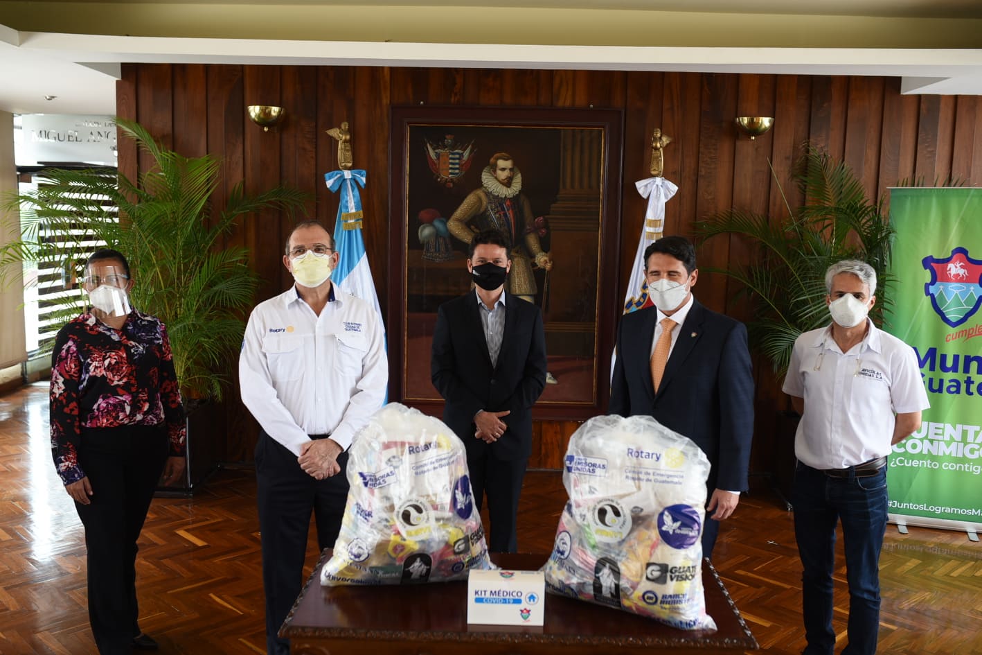 campaña Corazones Solidarios entrega alimentos a afectados por Covid-19