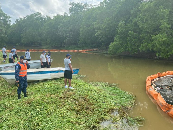 derrame de combustible en río Cacao, en Izabal