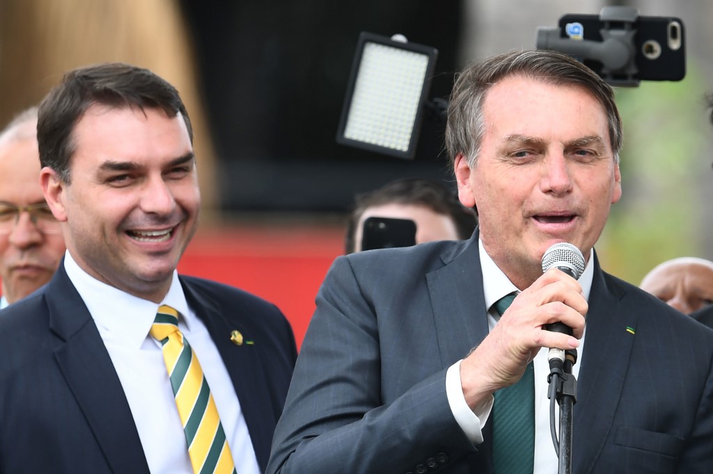 Flavio y Jair Bolsonaro