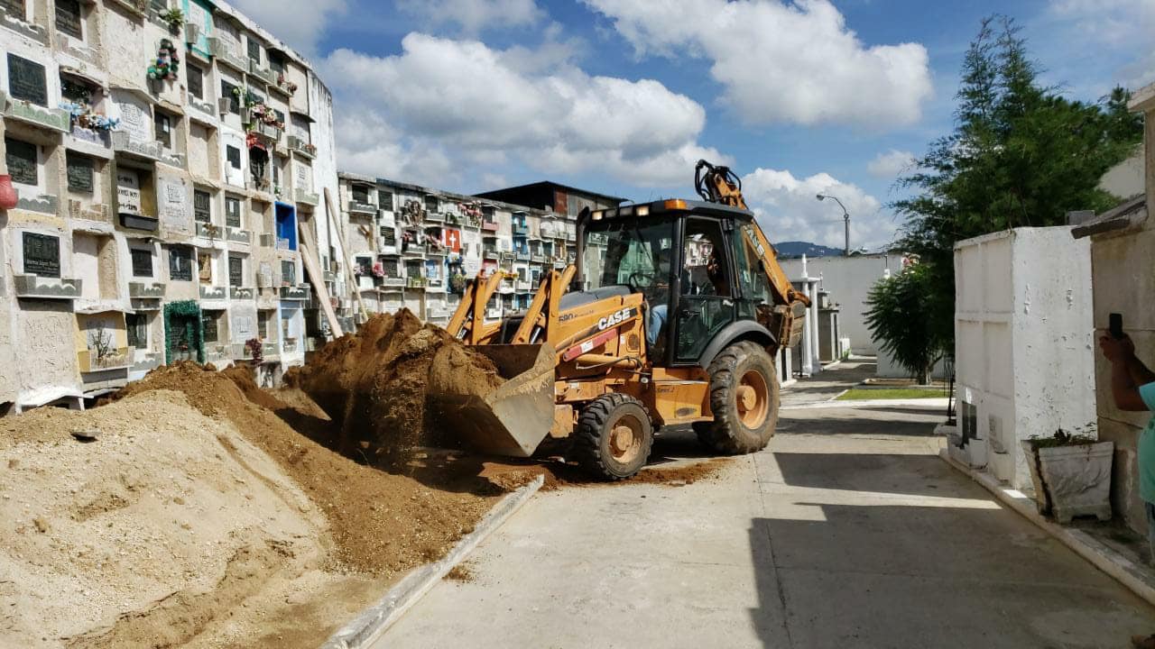 más fosas en cementerio de Mixco por Covid-19