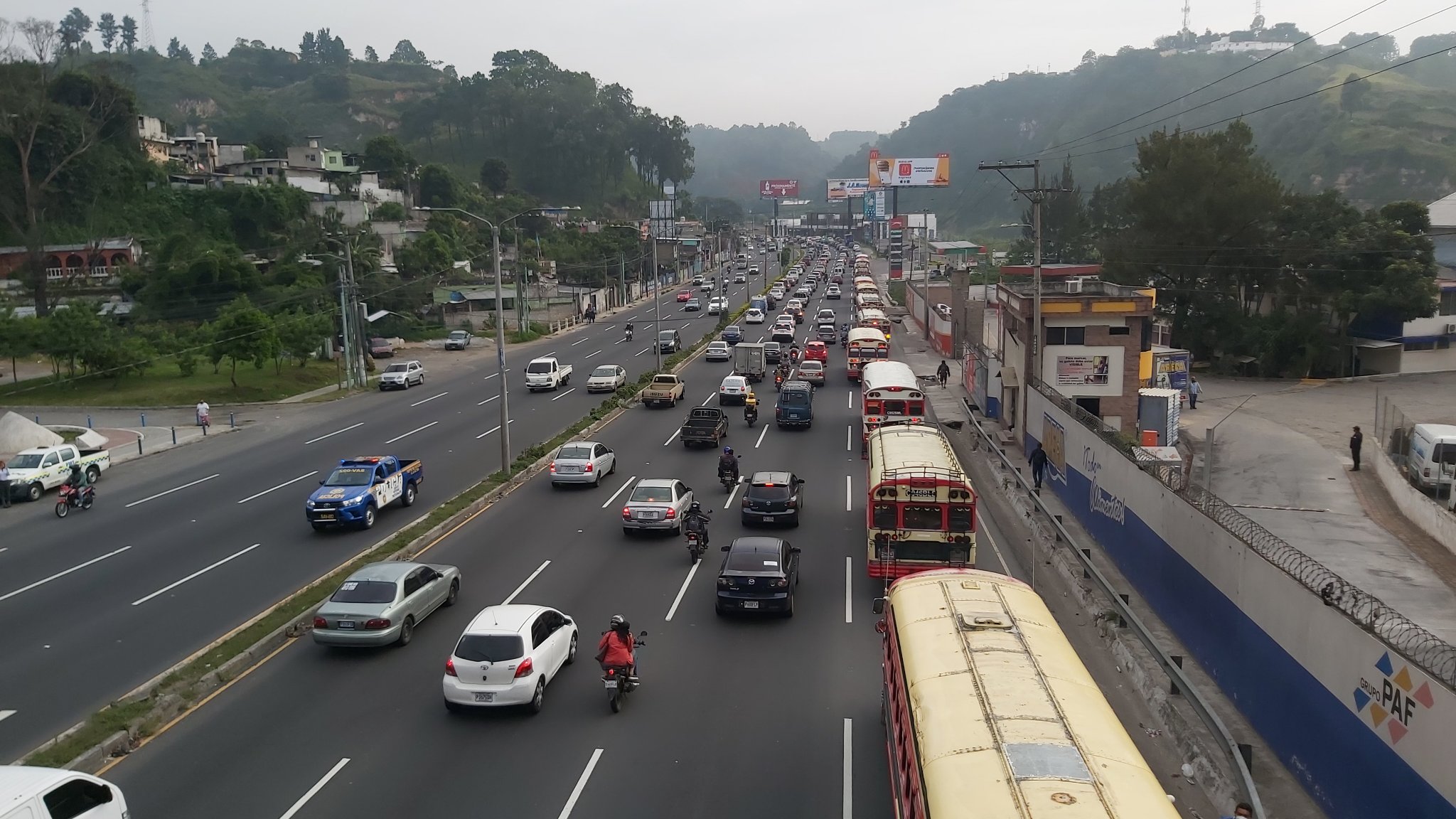 manifestación de autobuses en ruta al Pacífico