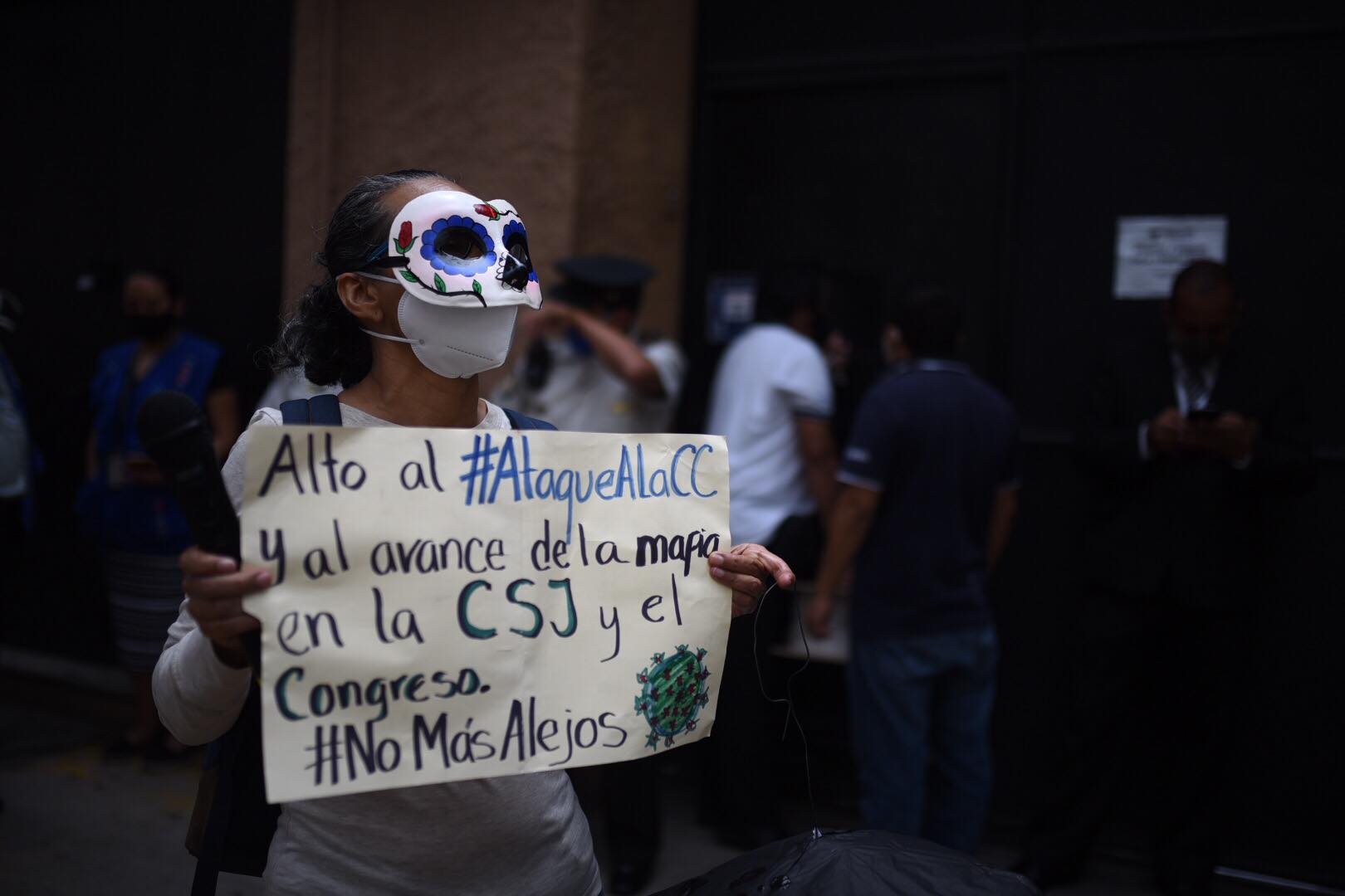 manifestación frente al Congreso para que se elijan Cortes