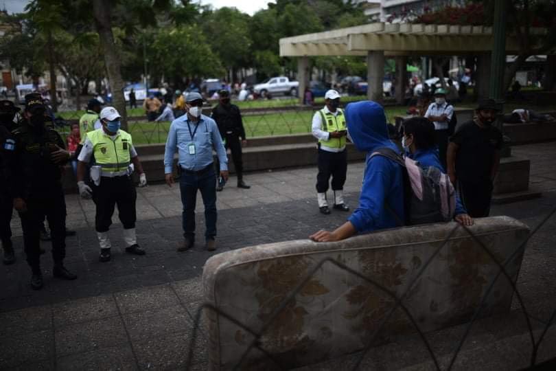 Varias personas fueron desalojadas del Parque Central