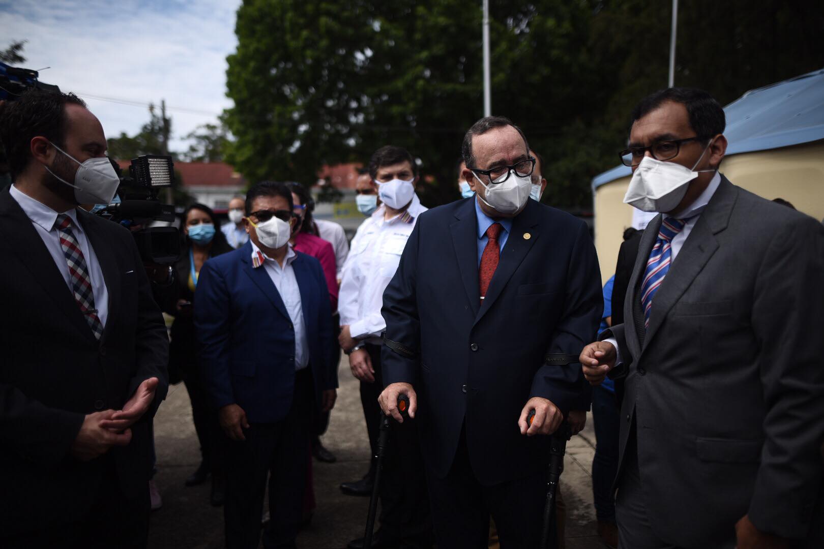 presidente Alejandro Giammattei visita albergue para migrantes retornados