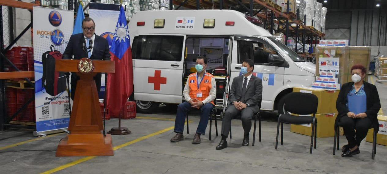 Presidente recibe donación de insumos médicos de China (Taiwán)