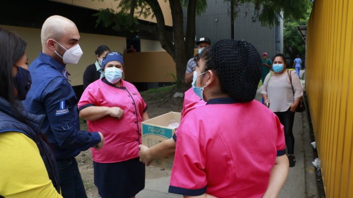 SBS dona mascarillas a personal del hospital San Juan de Dios