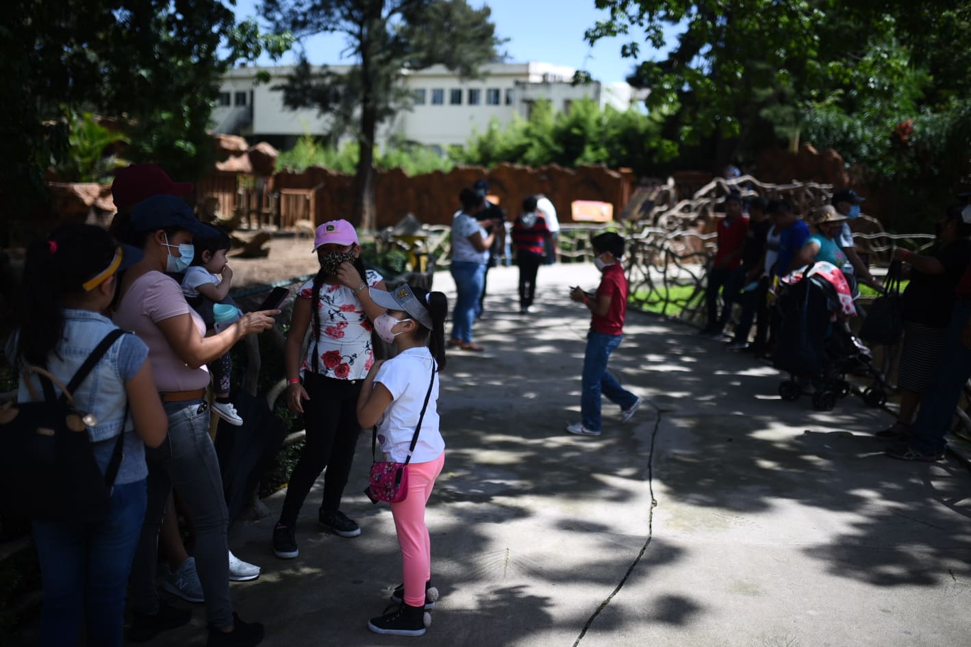 afluencia de personas en zoológico La Aurora