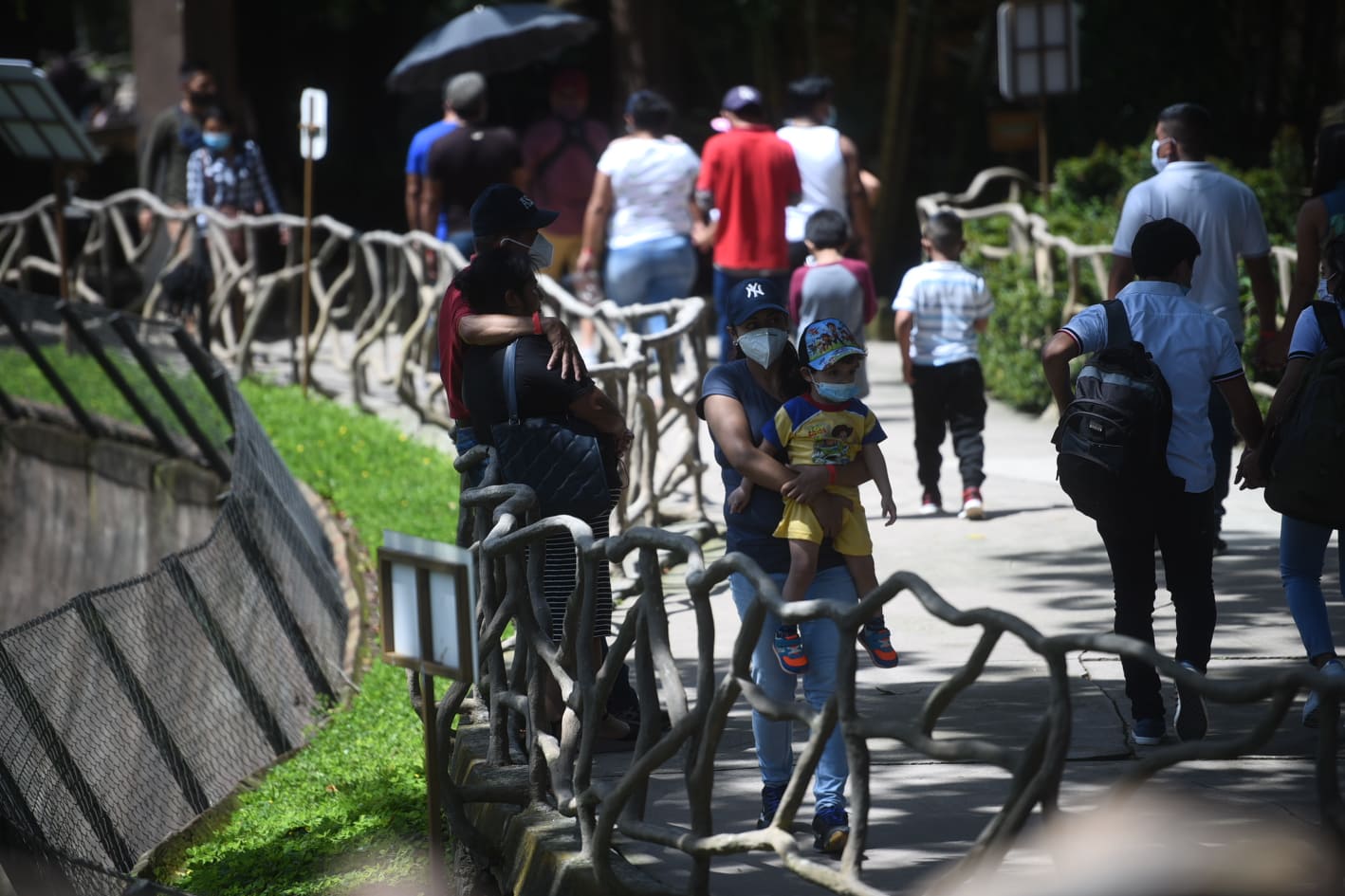 afluencia de personas en zoológico La Aurora