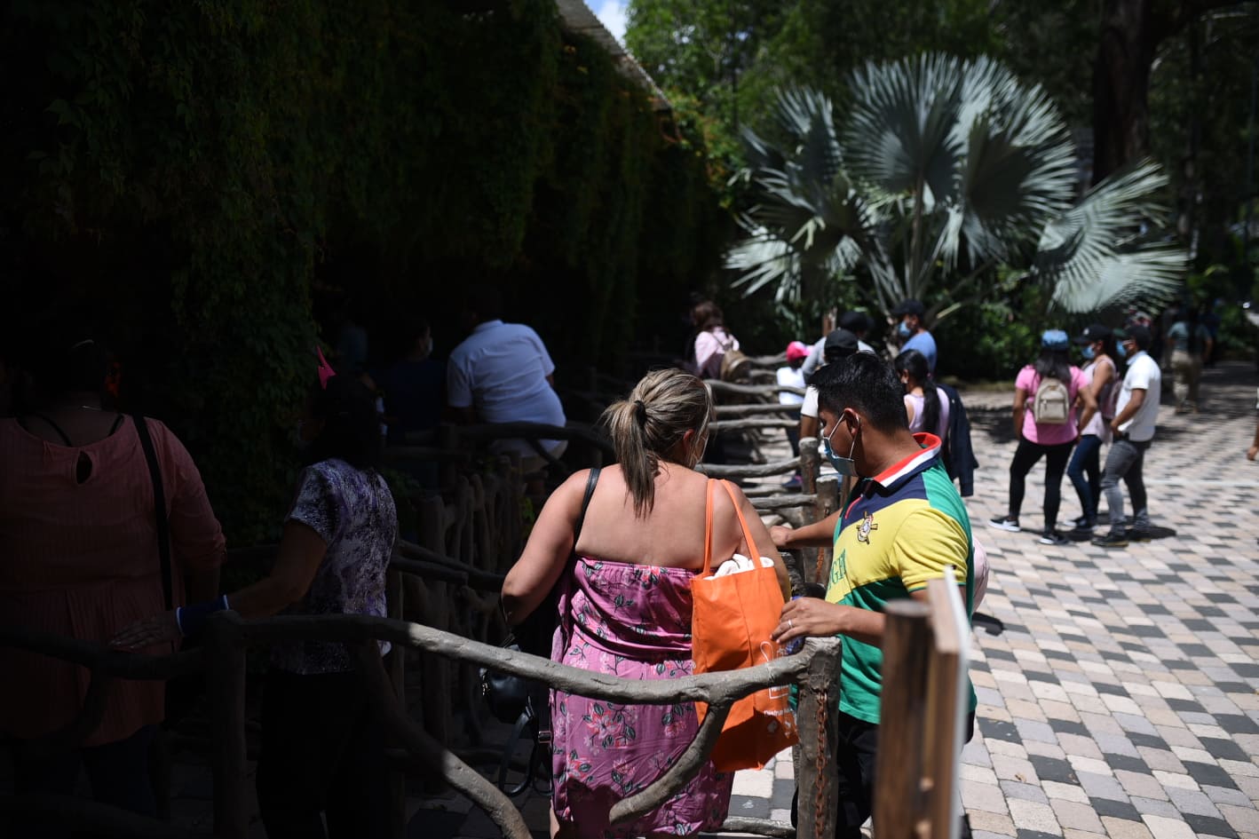 afluencia de personas en zoológico La Aurora