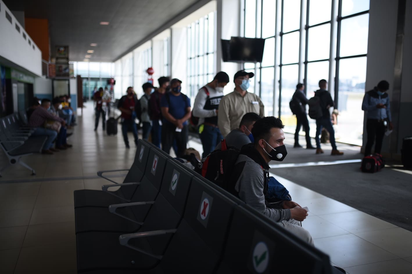 protocolo por Covid-19 en aeropuerto internacional La Aurora