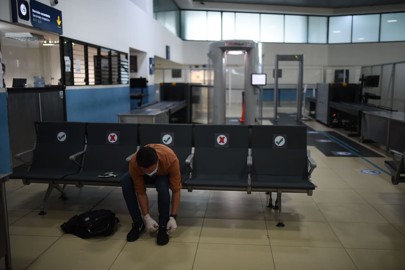 protocolo por Covid-19 en aeropuerto internacional La Aurora